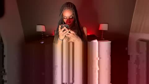 luvvlee online show from April 14, 5:11 am