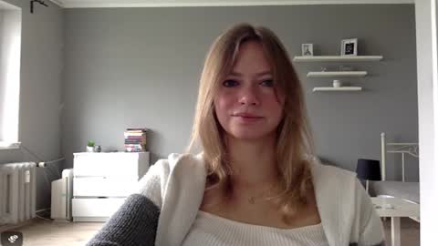 Snapshot of lux_millie chatting on September 17, 7:23 am Millie online show from September 17, 7:23 am