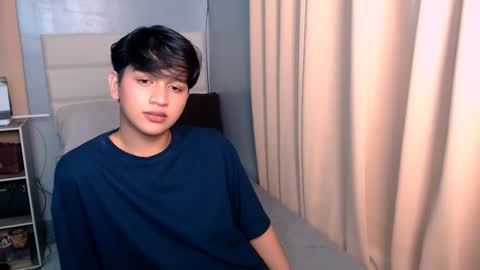 Snapshot of lux_white chatting on March 12, 6:32 pm queen lux online show from March 12, 6:32 pm