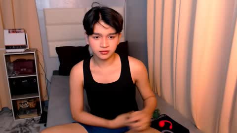 Snapshot of lux_white chatting on February 26, 9:20 pm queen lux online show from February 26, 9:20 pm