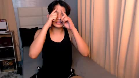 Snapshot of lux_white chatting on March 6, 5:22 pm queen lux online show from March 6, 5:22 pm