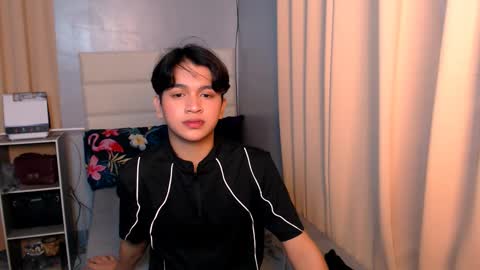 Snapshot of lux_white chatting on March 11, 6:08 pm queen lux online show from March 11, 6:08 pm