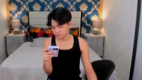 Snapshot of lux_white chatting on March 4, 2:06 am queen lux online show from March 4, 2:06 am