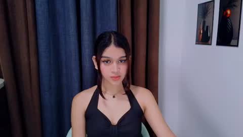 queen lux online show from August 5, 7:38 am