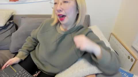 Snapshot of luxgray chatting on March 7, 11:16 pm LuxGray online show from March 7, 11:16 pm