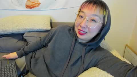 Snapshot of luxgray chatting on February 1, 4:14 am LuxGray online show from February 1, 4:14 am