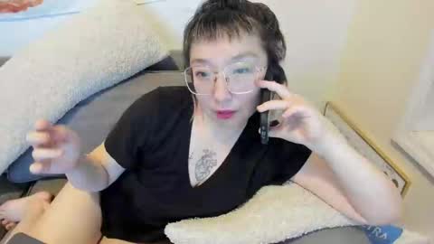Snapshot of luxgray chatting on March 8, 4:12 am LuxGray online show from March 8, 4:12 am