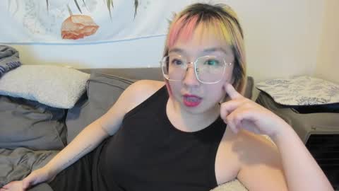 Snapshot of luxgray chatting on December 18, 2:32 am LuxGray online show from December 18, 2:32 am