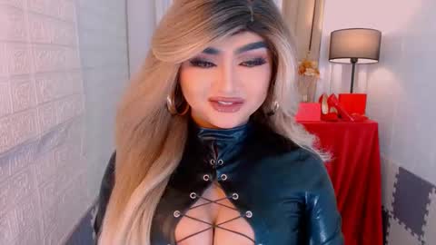 Snapshot of luxsasha chatting on September 16, 10:46 pm Sasha Blaire online show from September 16, 10:46 pm