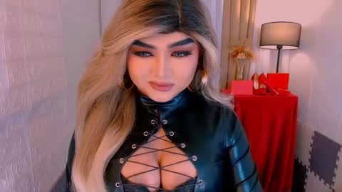 Snapshot of luxsasha chatting on September 21, 12:36 am Sasha Blaire online show from September 21, 12:36 am