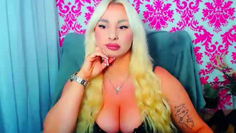 Luxuriaa online show from March 8, 8:02 pm