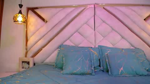 Lesly And Arnold online show from November 17, 3:31 am