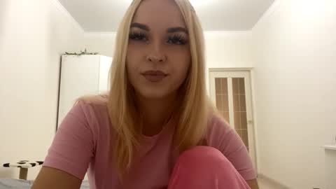 Mia online show from September 11, 6:20 pm