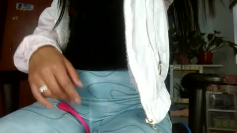 Snapshot of luzzy_cam chatting on March 5, 10:10 pm luzzy I hope your visit and that we manage to get very hot online show from March 5, 10:10 pm