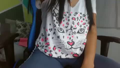 Snapshot of luzzy_cam chatting on February 8, 1:00 am luzzy I hope your visit and that we manage to get very hot online show from February 8, 1:00 am