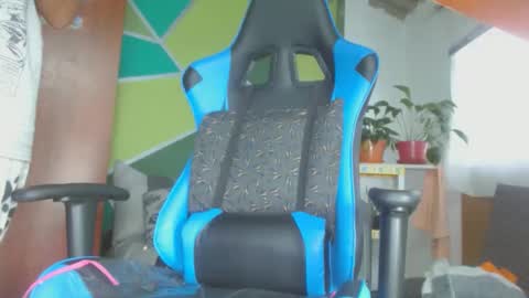 Snapshot of luzzy_cam chatting on January 4, 9:41 pm luzzy I hope your visit and that we manage to get very hot online show from January 4, 9:41 pm