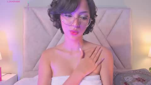 Lya Lee online show from October 18, 1:48 pm