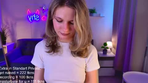 lychee__chan online show from April 18, 1:24 pm