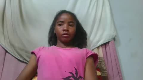 lydie856696 online show from May 3, 2:50 am
