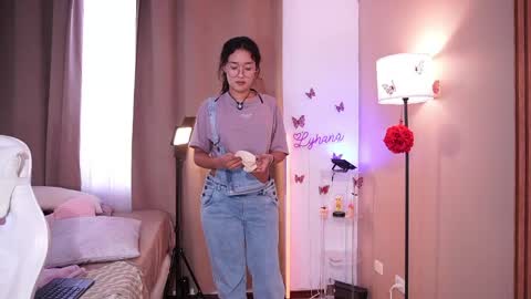 Lyhana Lee online show from May 7, 8:04 pm
