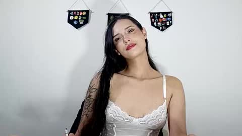 lyla online show from April 25, 3:30 am