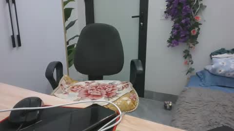 lyli_99 online show from November 19, 4:12 am