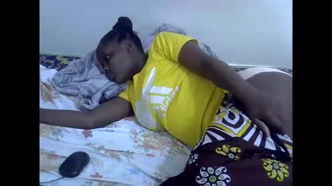 lyn_anna online show from May 24, 9:32 pm