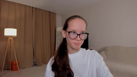 Sara online show from September 28, 4:38 pm