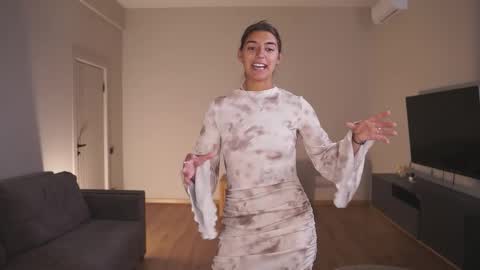  LYNN  online show from March 8, 6:28 am