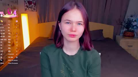 Cozy Lynns room online show from December 5, 9:30 am