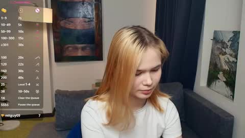 Cozy Lynns room online show from April 25, 11:34 am