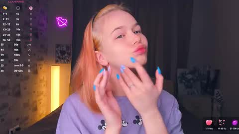 Cozy Lynns room online show from February 19, 8:13 am