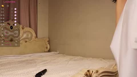 Snapshot of lynngroves chatting on February 11, 12:17 am Lola online show from February 11, 12:17 am