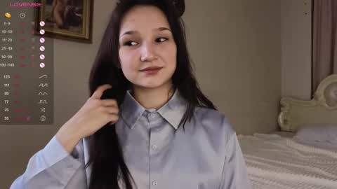 Snapshot of lynngroves chatting on February 18, 6:58 pm Lola online show from February 18, 6:58 pm