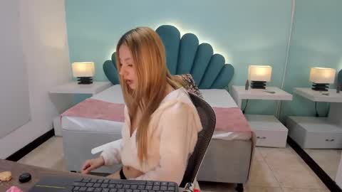 lysayrise online show from February 18, 1:44 pm