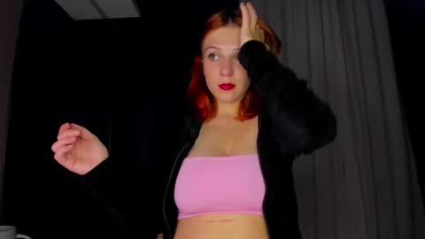 Snapshot of lyssan_xo chatting on September 9, 6:52 pm lyssan_xo online show from September 9, 6:52 pm