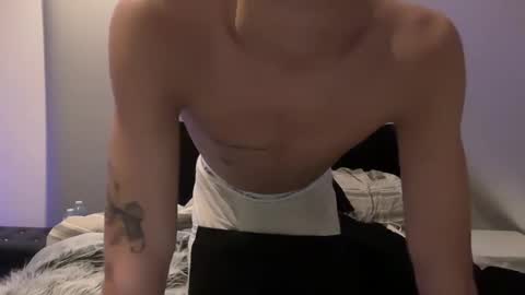 Snapshot of lz_britboy chatting on March 12, 10:28 pm NEW Leo lz britboy online show from March 12, 10:28 pm