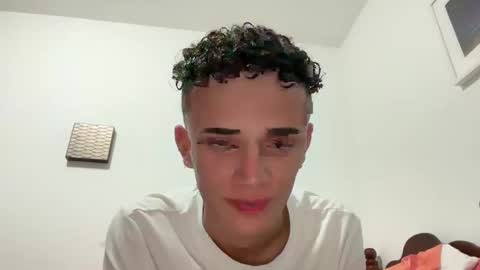 Snapshot of lz_britboy chatting on February 17, 10:49 pm NEW Leo lz britboy online show from February 17, 10:49 pm