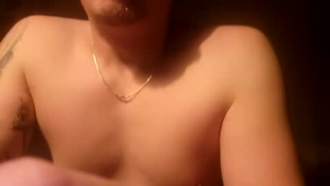 Snapshot of m1guele chatting on February 4, 1:56 am Fucklover online show from February 4, 1:56 am