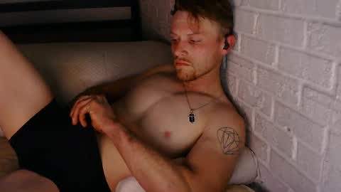 Snapshot of m831481 chatting on December 5, 7:32 am Hotandhairy online show from December 5, 7:32 am