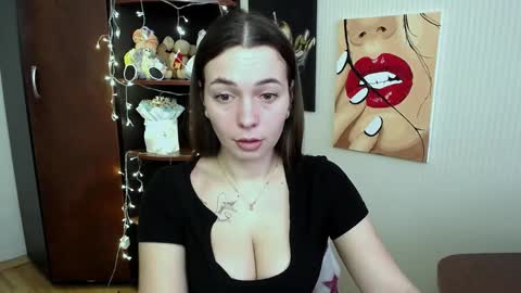 Snapshot of m_vikki chatting on March 5, 10:55 am Vikki online show from March 5, 10:55 am