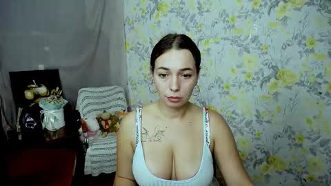 Snapshot of m_vikki chatting on September 11, 11:33 am Vikki online show from September 11, 11:33 am