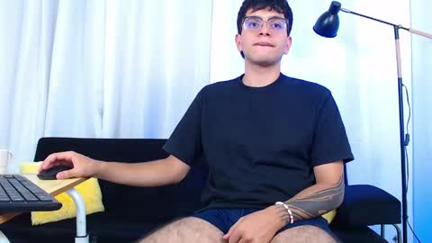 Max online show from April 29, 5:30 pm