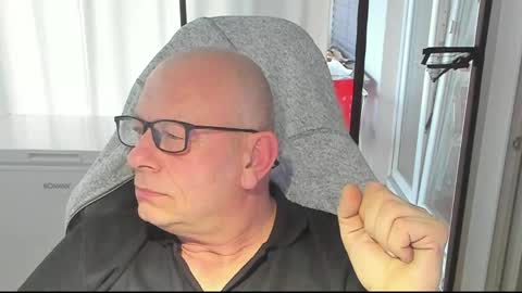 Andy online show from April 6, 6:09 pm