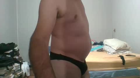Snapshot of machoalex chatting on January 7, 3:57 am MACHOLIVRE online show from January 7, 3:57 am