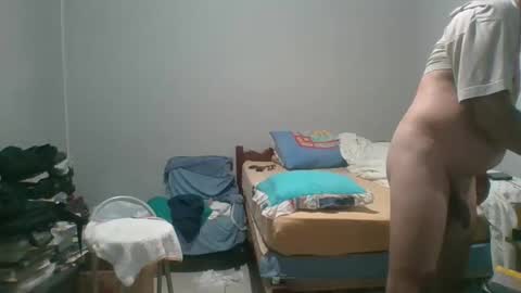 Snapshot of machoalex chatting on January 9, 9:27 am MACHOLIVRE online show from January 9, 9:27 am