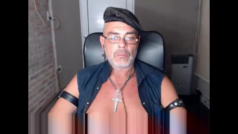 MACHO BUSCADOR online show from February 3, 3:09 am