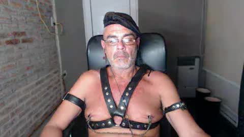 MACHO BUSCADOR online show from March 1, 2:26 am