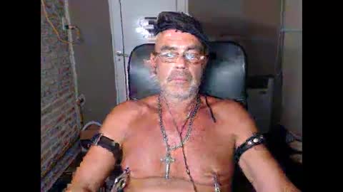 MACHO BUSCADOR online show from February 7, 4:59 am