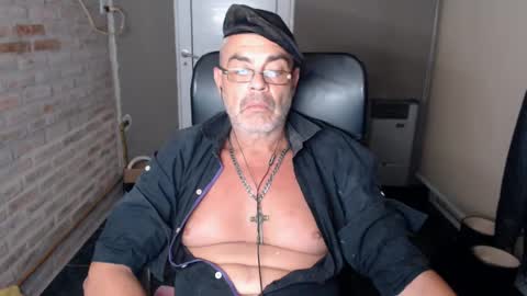 MACHO BUSCADOR online show from December 22, 4:39 am
